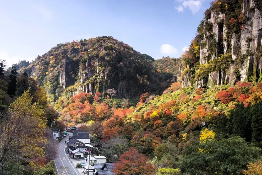 Yabakei, Oita: Guide to Kyushu's Most Layered Hidden Gorge Hitome Hakkei viewpoint overlooking eight rock formations at Shin-Yabakei, Oita