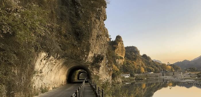 Yabakei, Oita: Guide to Kyushu's Most Layered Hidden Gorge Ao no Domon tunnel entrance carved into cliff face, Yabakei gorge, Oita
