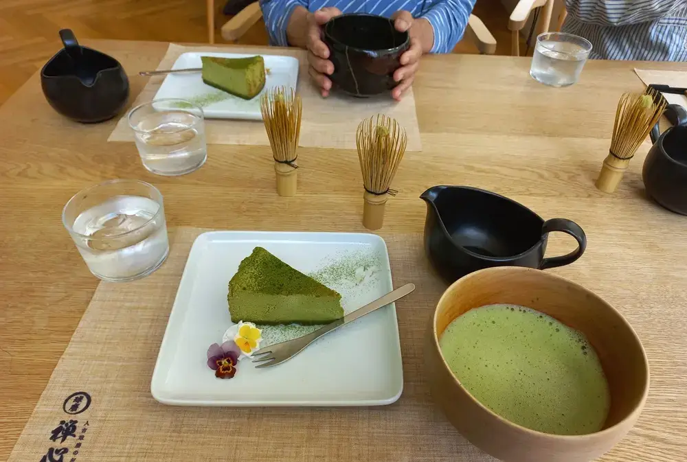 What I Learned Before Making Matcha at Home A small matcha cafe in Kumamoto, Japan