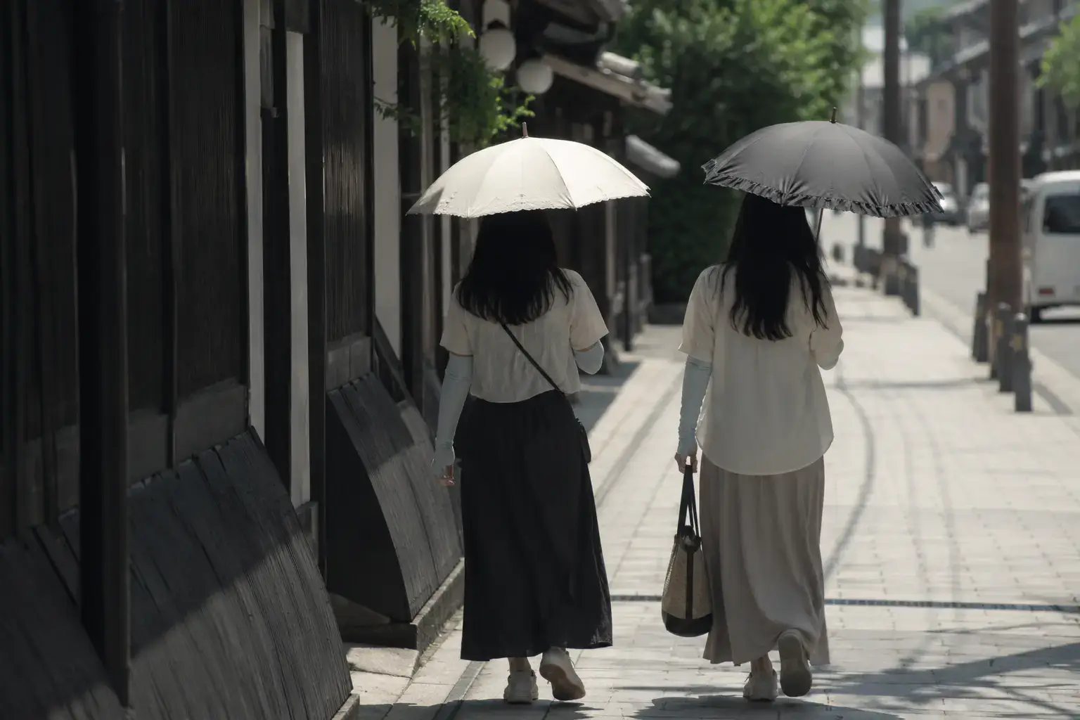 The Onsen Paradox: Why Japanese People Aren’t Embarrassed to Bathe Naked Together Japanese women wearing arm covers and sun protection on a summer day in Japan