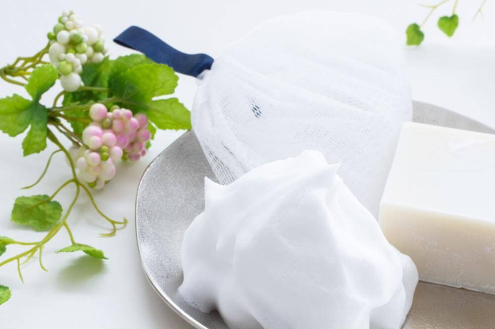 Foaming net used to create dense cleansing foam for Japanese skincare
